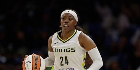 Dallas hosts Las Vegas after Ogunbowale’s 33.